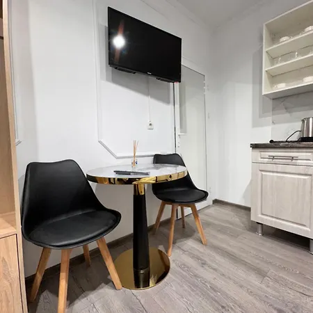 Smallhouse Aparthotel